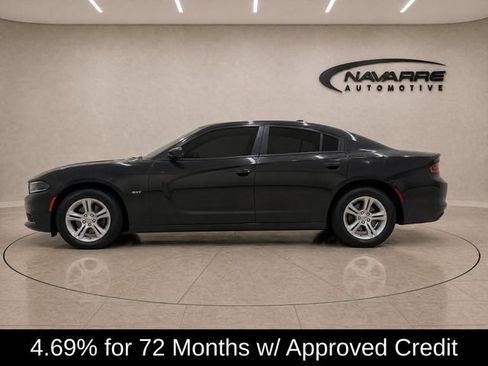 Used 2018 Dodge Charger SXT w/ Travel & Safety Group RWD image 4