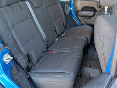 Used 2023 Jeep Wrangler Unlimited Sport image 19