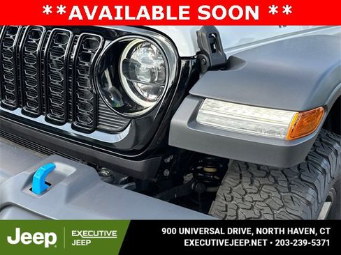 Used 2024 Jeep Wrangler Unlimited image 7