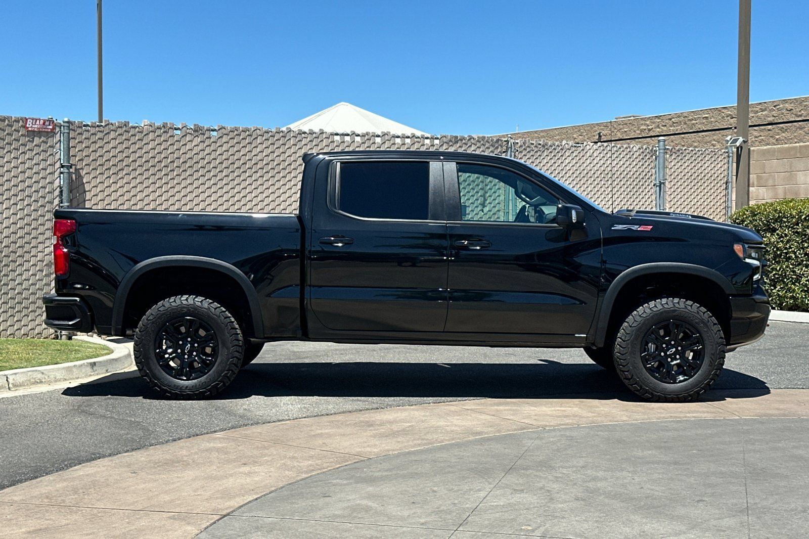 Used 2025 Chevrolet Silverado 1500 ZR2 w/ Technology Package AWD/4WD image 3