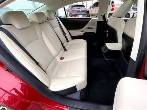 Used 2024 Lexus ES 350 w/ Premium Package image 18