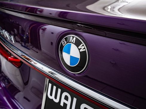 Certified 2022 BMW ALPINA B7 xDrive w/ Luxury Rear Seating Package image 18