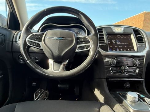 Used 2019 Chrysler 300 Touring RWD image 25