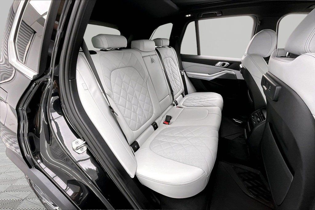 Used 2023 BMW X5 xDrive40i AWD/4WD image 27
