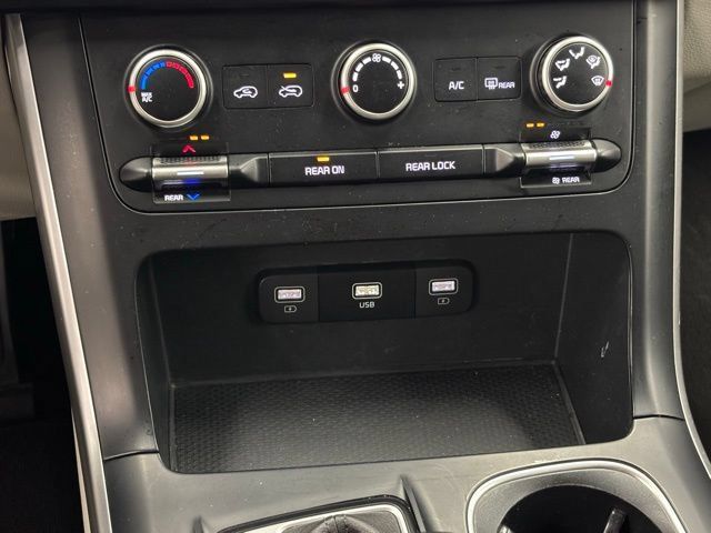 Used 2024 Kia Carnival LX FWD image 30