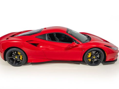 Certified 2021 Ferrari F8 Tributo RWD image 8