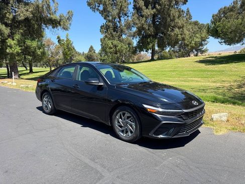 Used 2024 Hyundai Elantra SEL FWD image 3