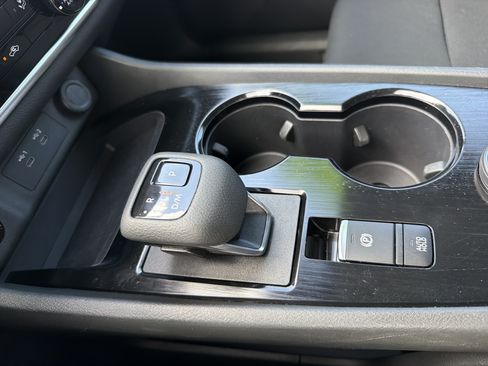 Used 2024 Nissan Rogue S AWD/4WD image 8