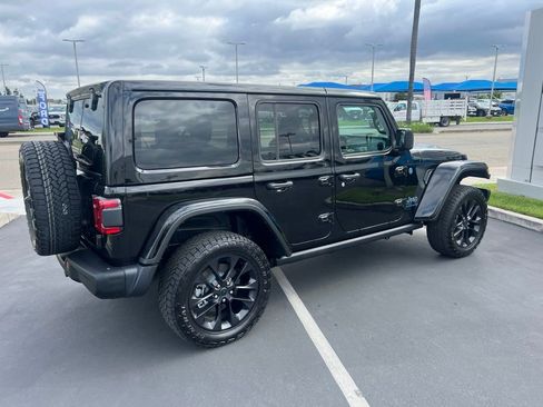 Used 2025 Jeep Wrangler Backcountry 4xe AWD/4WD image 15