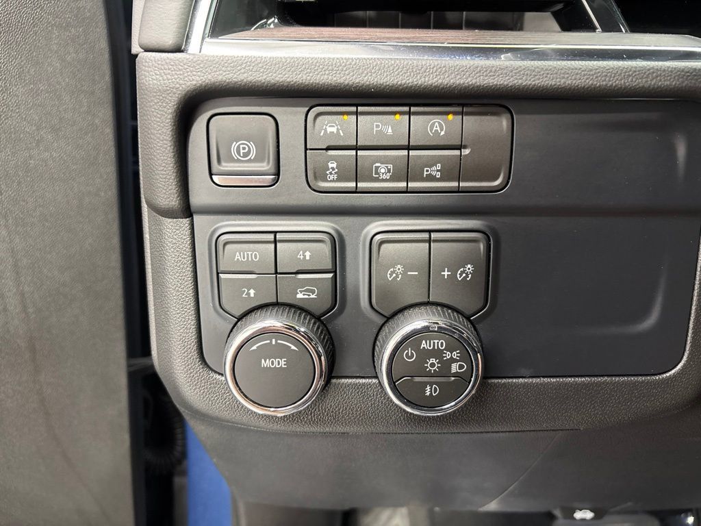 Used 2026 Chevrolet Suburban LT w/ Comfort Package AWD/4WD image 43