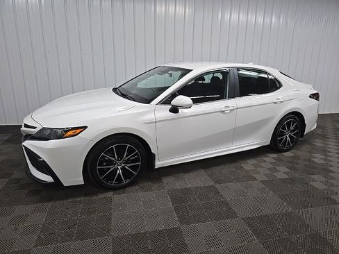 Used 2022 Toyota Camry SE image 6