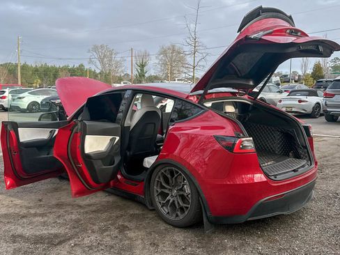 Used 2021 Tesla Model Y Performance image 8