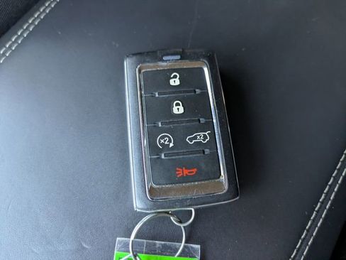 Used 2022 Jeep Grand Cherokee Overland w/ Luxury Tech Group IV image 35