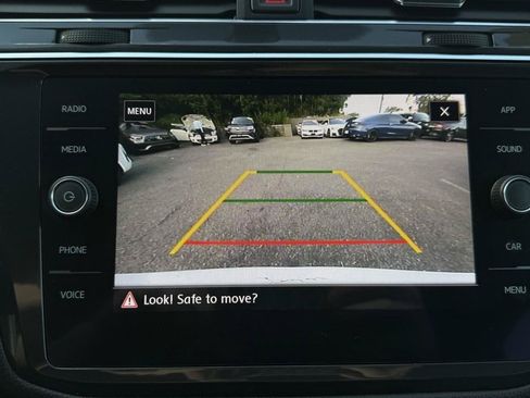 Used 2018 Volkswagen Tiguan SE AWD/4WD image 54