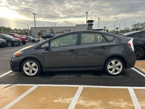 Used 2015 Toyota Prius Five image 4