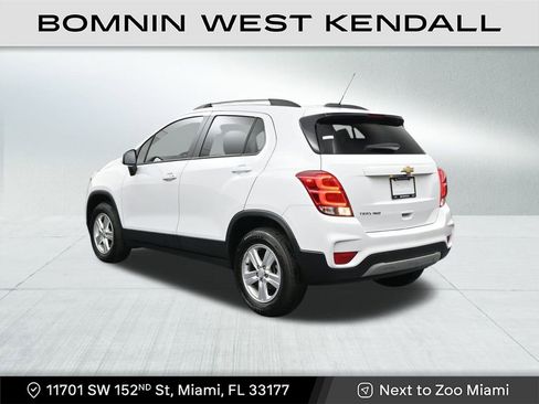 Used 2022 Chevrolet Trax LT w/ LT Convenience Package image 3