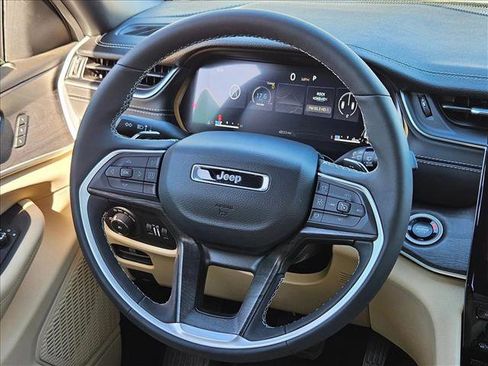 New 2025 Jeep Grand Cherokee Limited w/ Luxury Tech Group II image 11