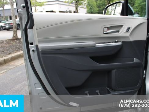 Used 2021 Toyota Sienna Limited FWD image 14