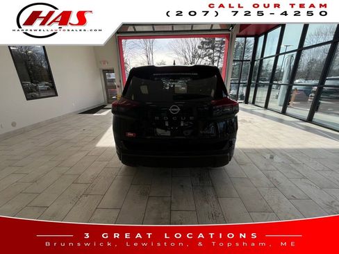 Used 2024 Nissan Rogue SV image 5