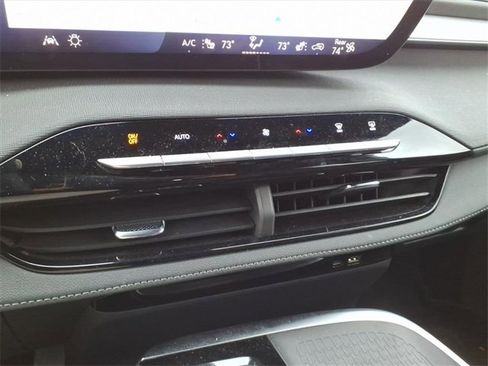 Used 2025 Buick Enclave Preferred image 21