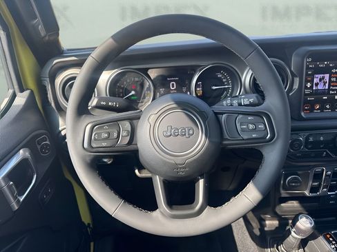 Used 2023 Jeep Wrangler Unlimited w/ Sun & Screen Package image 13