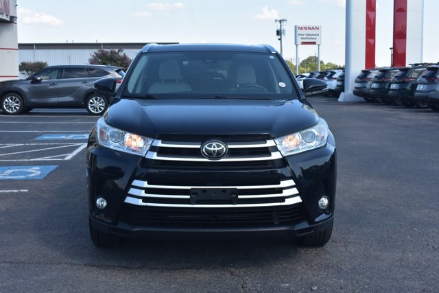 Used 2018 Toyota Highlander XLE FWD image 2