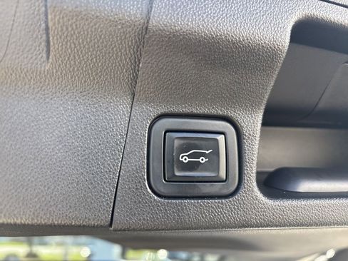 Used 2022 GMC Acadia AT4 image 30