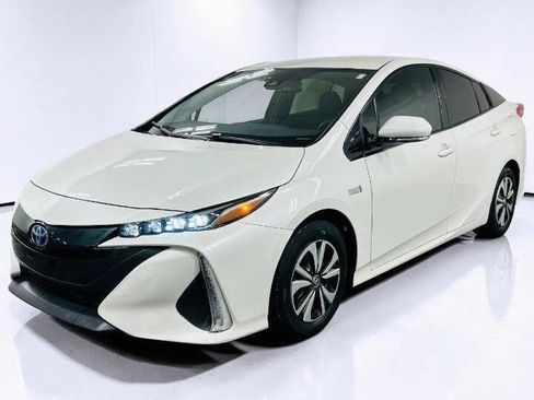 Used 2019 Toyota Prius Prime Plus w/ Carpet Mat Package FWD image 3