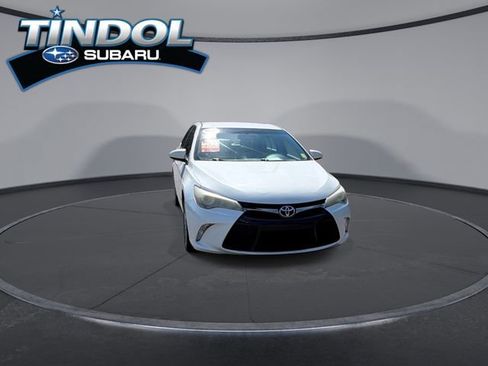 Used 2015 Toyota Camry SE FWD image 2
