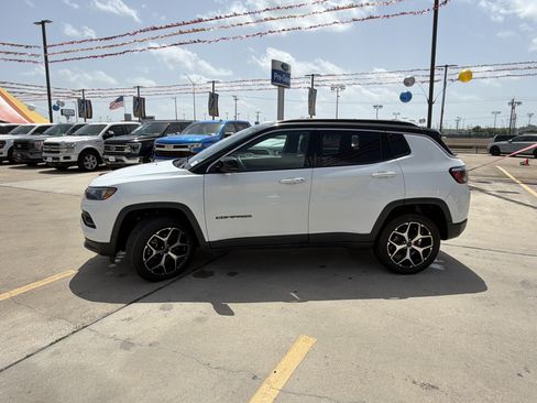 Used 2025 Jeep Compass Limited AWD/4WD image 11