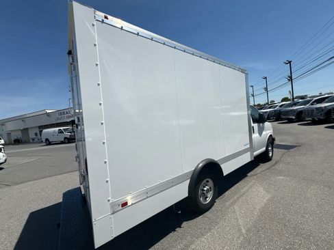 New 2025 GMC Savana 3500 w/ Power Convenience Package RWD image 19