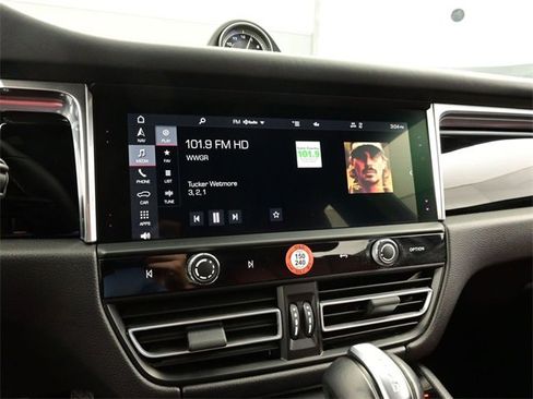 Certified 2025 Porsche Macan image 10