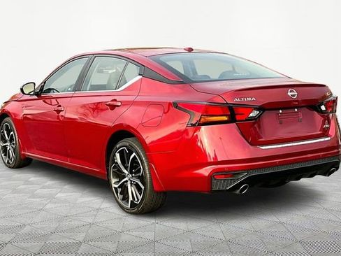 Used 2023 Nissan Altima 2.5 SR w/ SR Premium Package image 4
