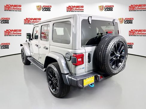 Used 2022 Jeep Wrangler Unlimited Sahara w/ Cold Weather Group AWD/4WD image 2
