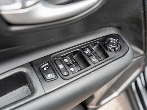 Used 2023 Jeep Renegade Latitude w/ Premium Group image 18