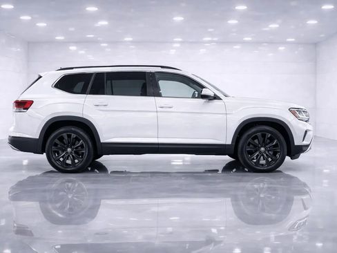 Used 2022 Volkswagen Atlas SE w/ Black Wheel Package image 6