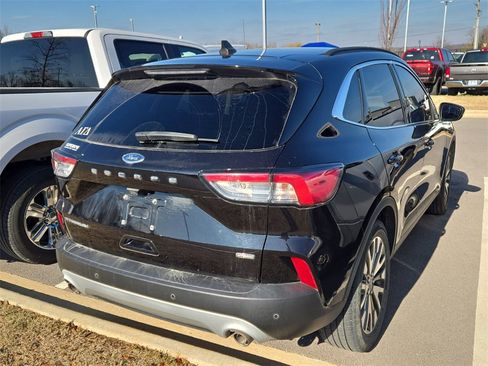 Used 2020 Ford Escape Titanium image 3