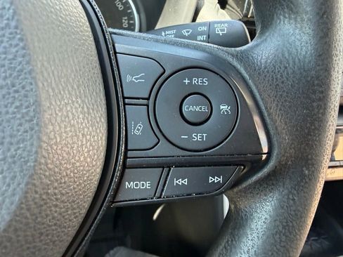 Used 2020 Toyota RAV4 LE FWD image 20