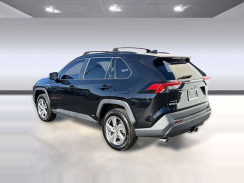 Used 2021 Toyota RAV4 XLE Premium image 3