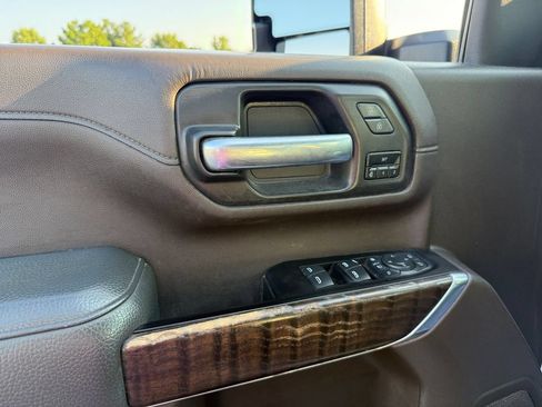 Used 2022 GMC Sierra 3500 Denali w/ Denali Ultimate Package AWD/4WD image 17