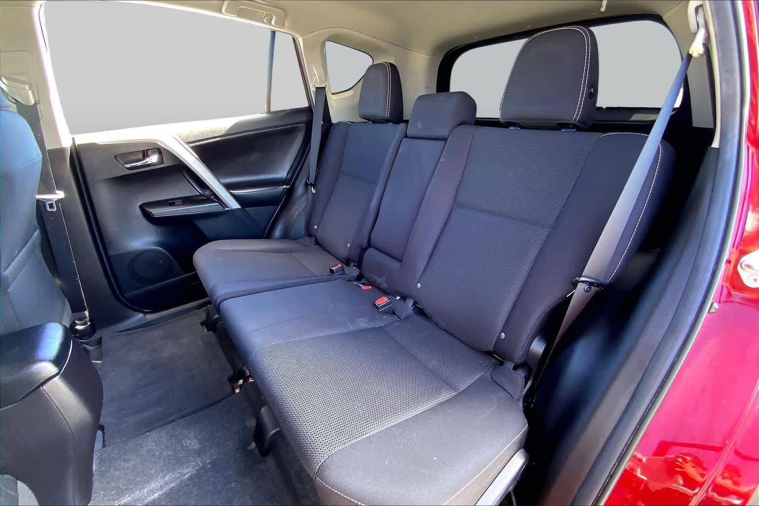 Used 2018 Toyota RAV4 XLE FWD image 20