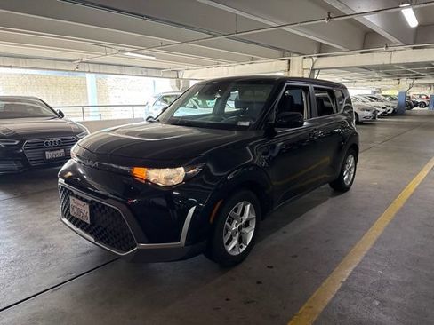 Used 2023 Kia Soul S FWD image 2