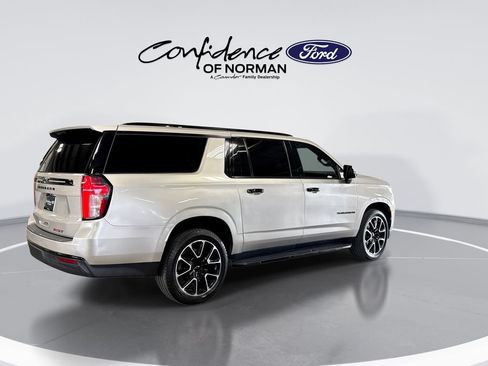 Used 2023 Chevrolet Suburban RST w/ Luxury Package RWD image 9