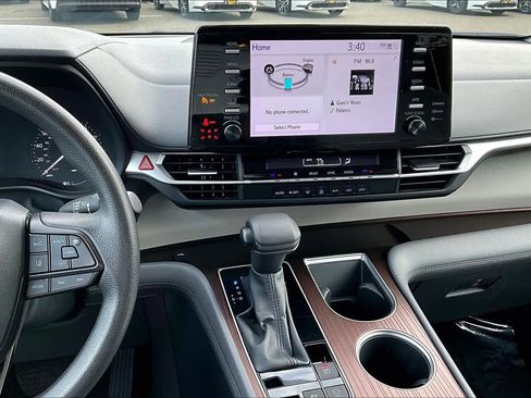 Certified 2023 Toyota Sienna LE image 6