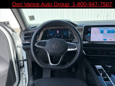 Used 2025 Volkswagen Atlas SE FWD image 13