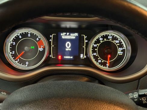 Used 2017 Jeep Cherokee Latitude w/ Cold Weather Group image 39