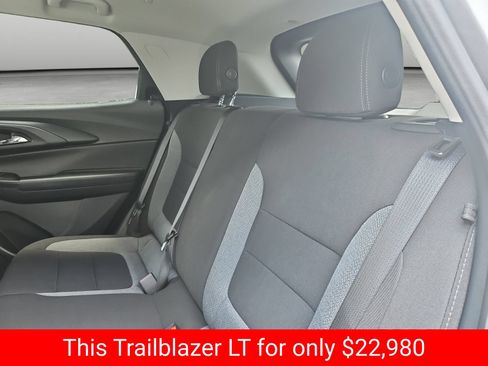 Used 2025 Chevrolet TrailBlazer LT AWD/4WD image 42