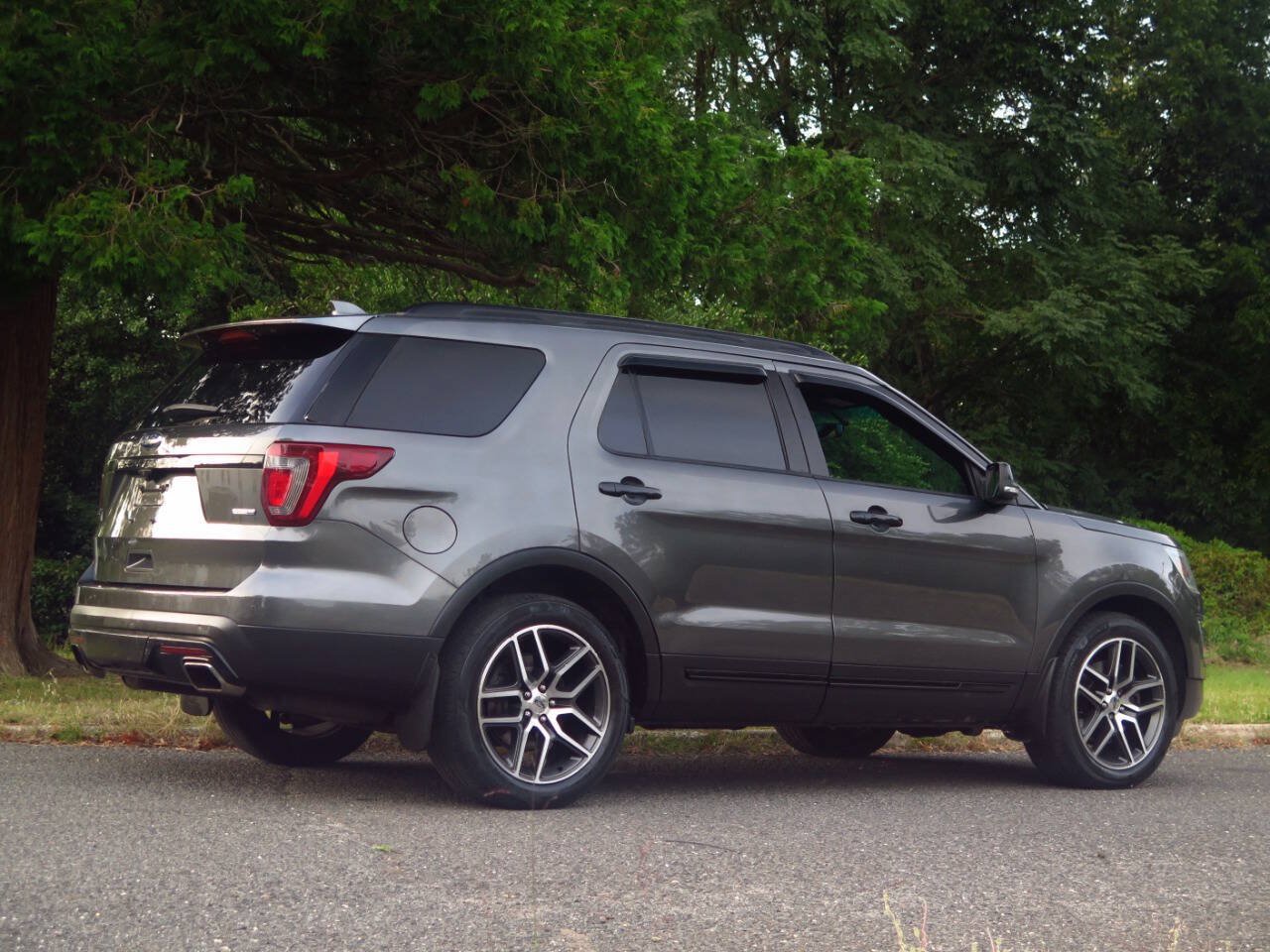 Used 2016 Ford Explorer Sport w/ Equipment Group 401A AWD/4WD image 4