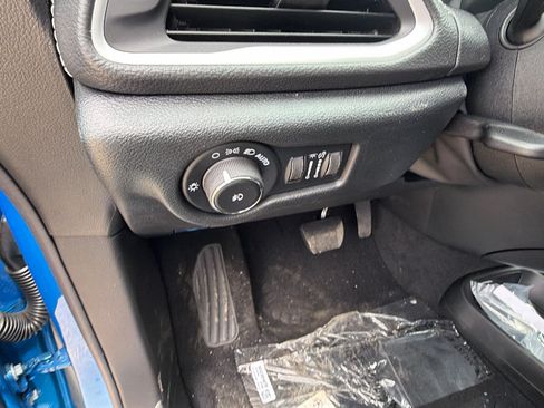 New 2026 Chrysler Pacifica Select FWD image 22