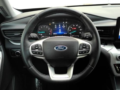 Used 2023 Ford Explorer XLT RWD image 32